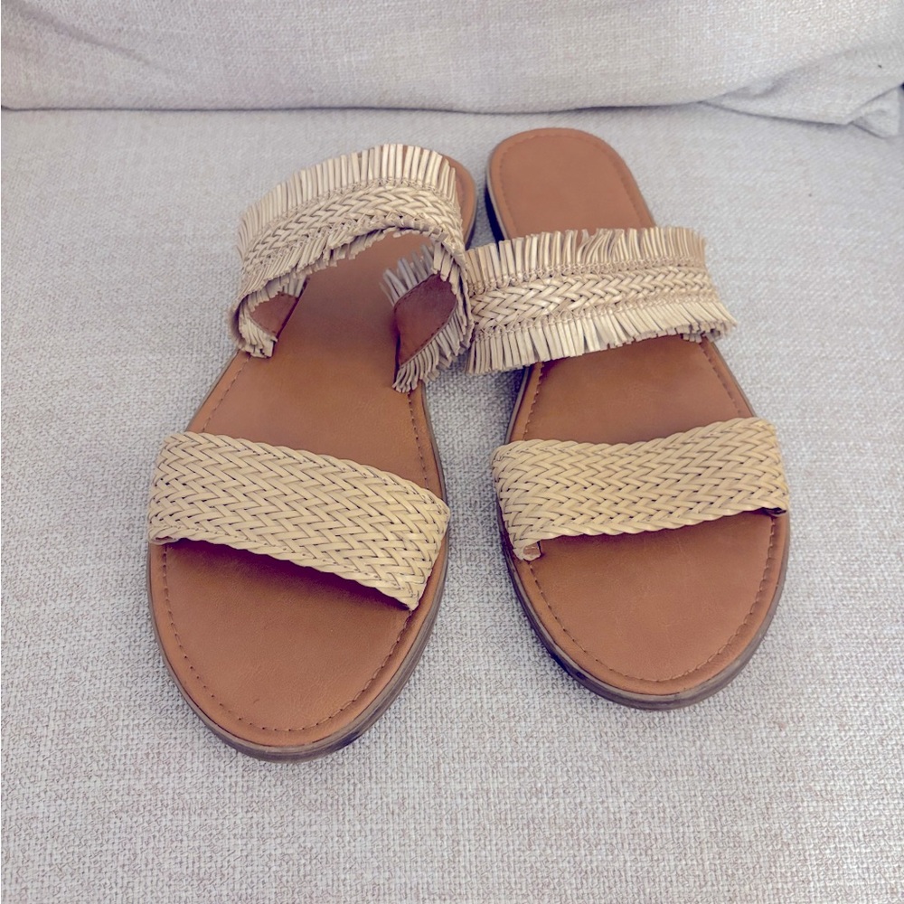 Universal Thread Sandals